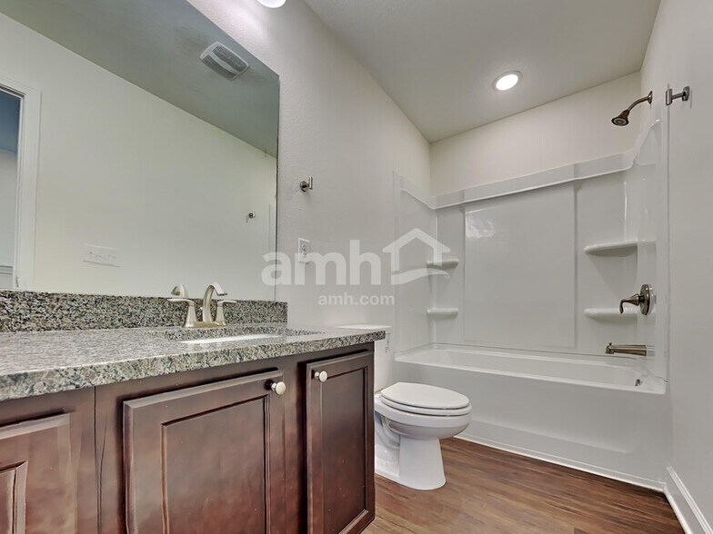 Building Photo - 975 Tan Tara Trl