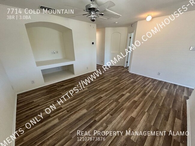 Building Photo - AVAILABLE NOW! 2-Story 3 Bedroom / 2.5 Bat...