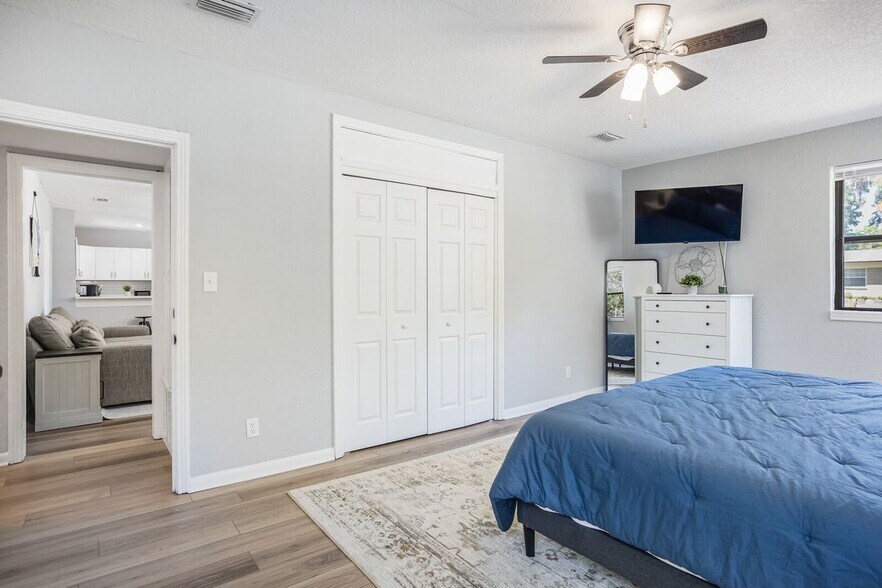 Building Photo - 427 Holly Ave