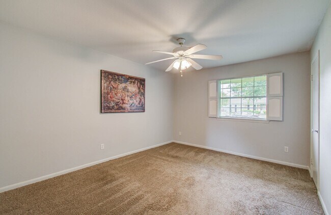 Building Photo - 5471 Kuldell Dr