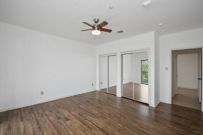 Building Photo - 401 Lakeside Ln