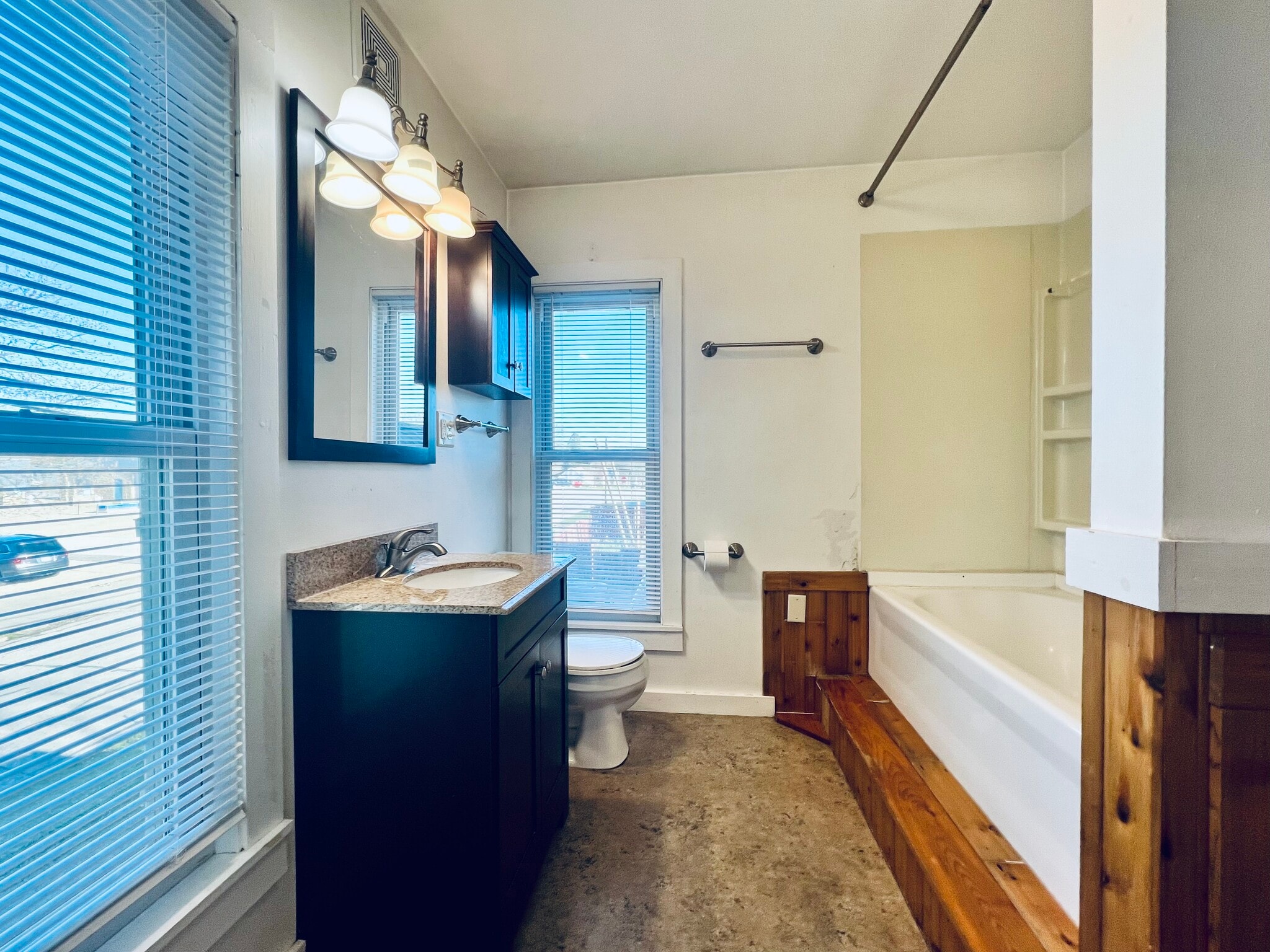 Bath #2 - 1323 W 2nd St