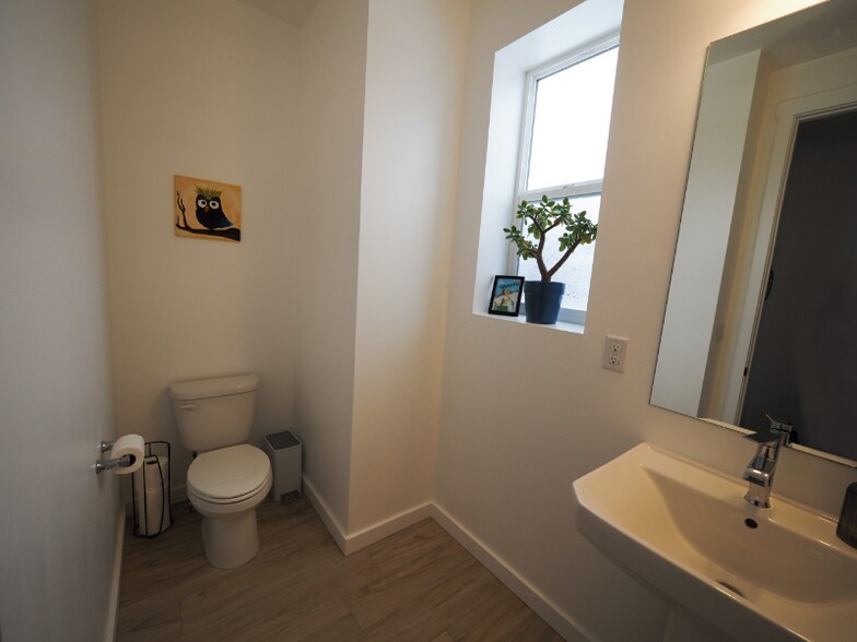 Building Photo - 1504 New Holland Dr