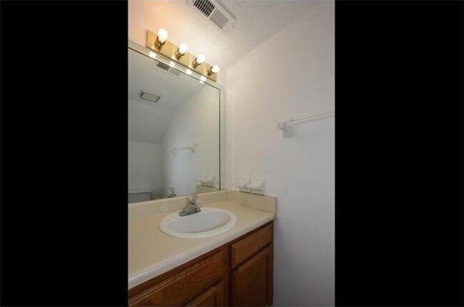 Building Photo - 1015 Rock Creek Ln