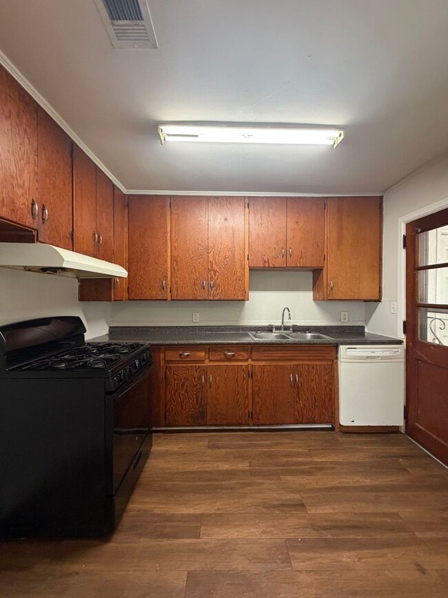 Building Photo - 3871 Sherwood Dr