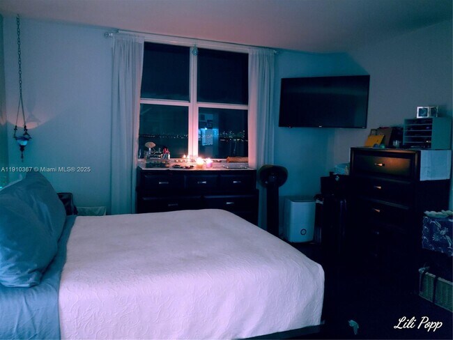 Building Photo - 1625 Kennedy Cswy