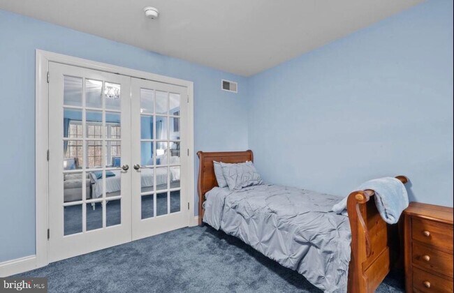 Building Photo - 1141 Riverside Heights W