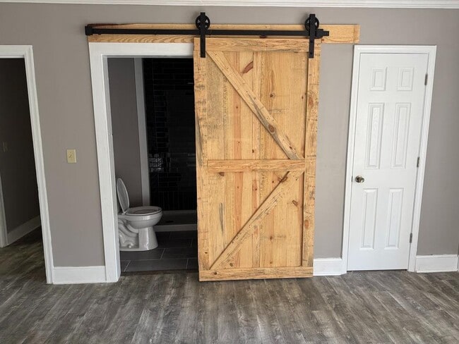 Building Photo - 121 Woodland Cir