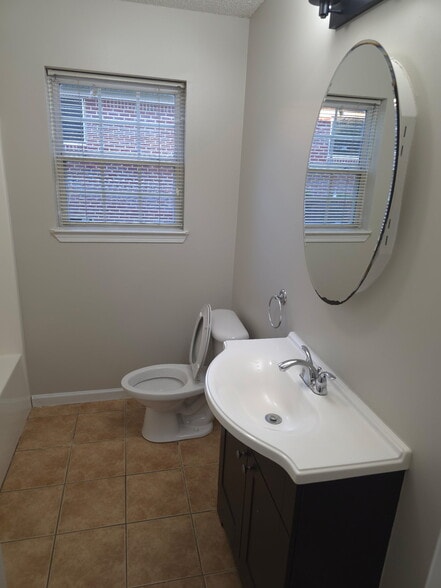 Full bathroom - 234 Clifton St
