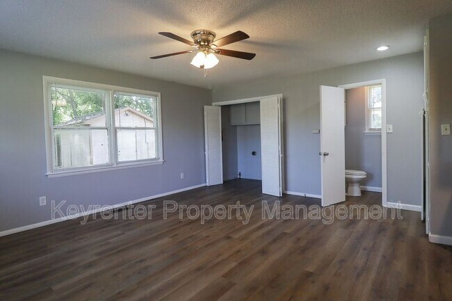 Building Photo - 526 S 39th W Ave