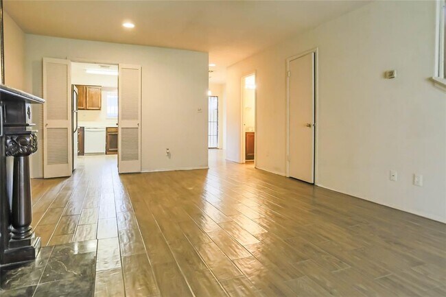 Building Photo - 9901 Sharpcrest St