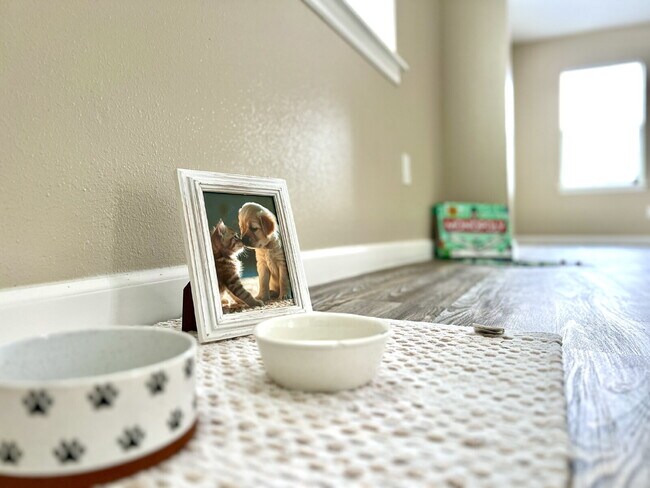 Building Photo - Beautifully Renovated 3 Bedroom Apartment on the 2nd Floor