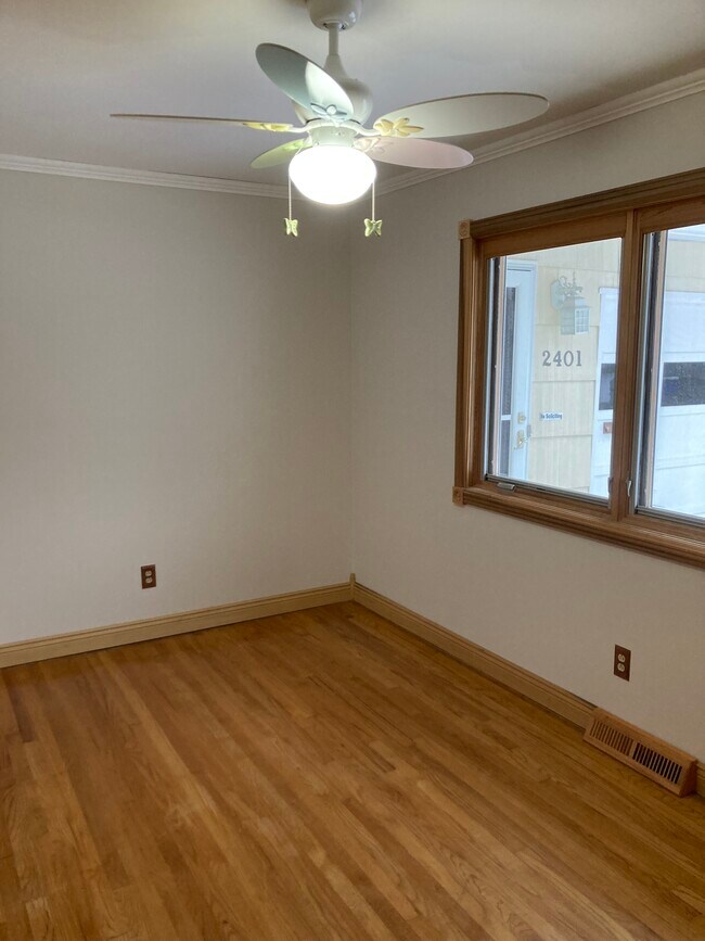 Building Photo - 2401 Bristol Rd