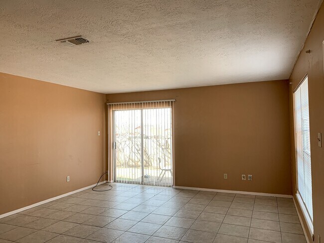Building Photo - 703 Ruth Ct