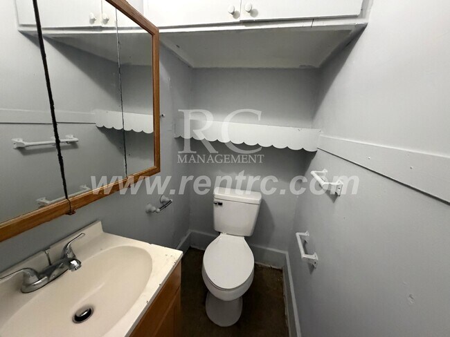 Building Photo - 9 Cronkhite-