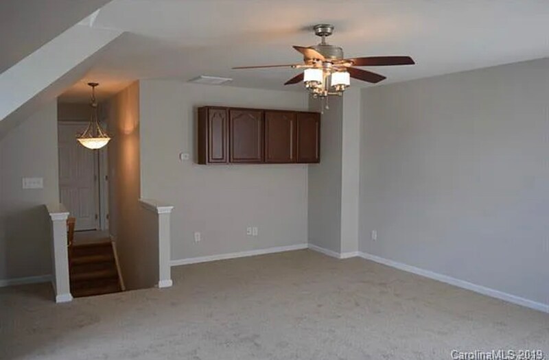 Building Photo - 1018 Fountainbrook Dr