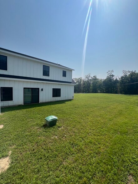 Building Photo - 92 S Plattekill Rd