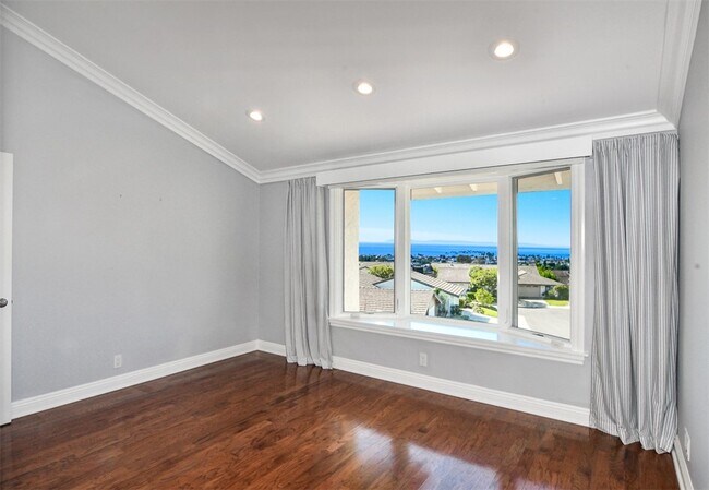 Building Photo - 4 White Water Dr