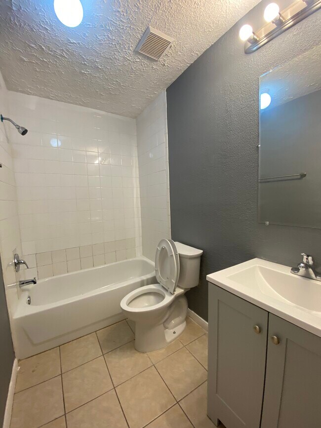 Building Photo - 4238 Field Meadow Dr