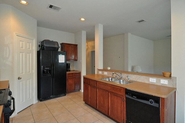 Building Photo - 22852 Lantern Hills Dr