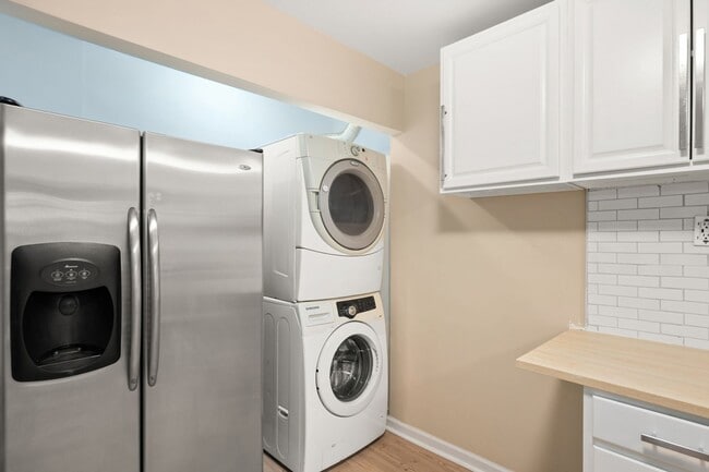 Building Photo - 163 Spruance Rd