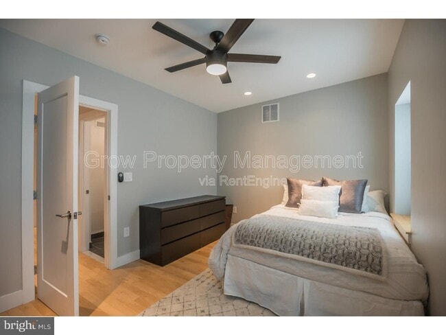 Building Photo - 533 Manton St