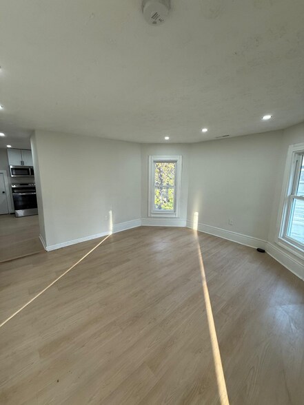 Building Photo - 3202 Bradwell Ave