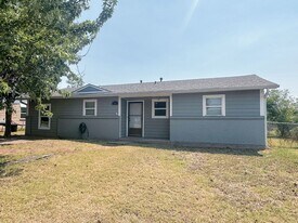 Building Photo - 106 Oak St