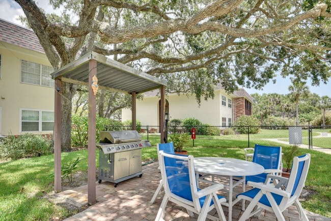 Building Photo - 3800 Saxon Dr