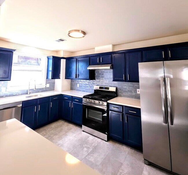 Building Photo - 333 New York Ave