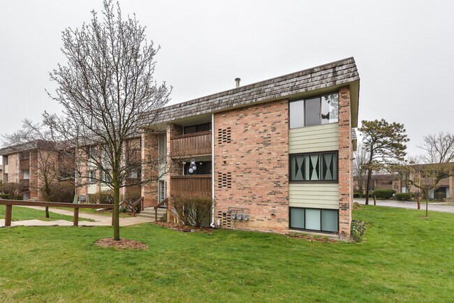 Building Photo - 1265 S Maple Rd