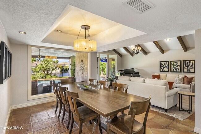 Building Photo - 7620 E Vía Del Placito