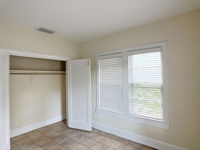 Building Photo - Margaret's Manor 917