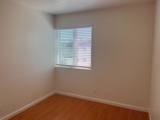 Building Photo - 10162 Beardon Dr