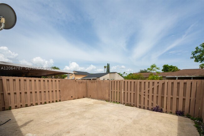 Building Photo - 6707 NW 193rd Ln