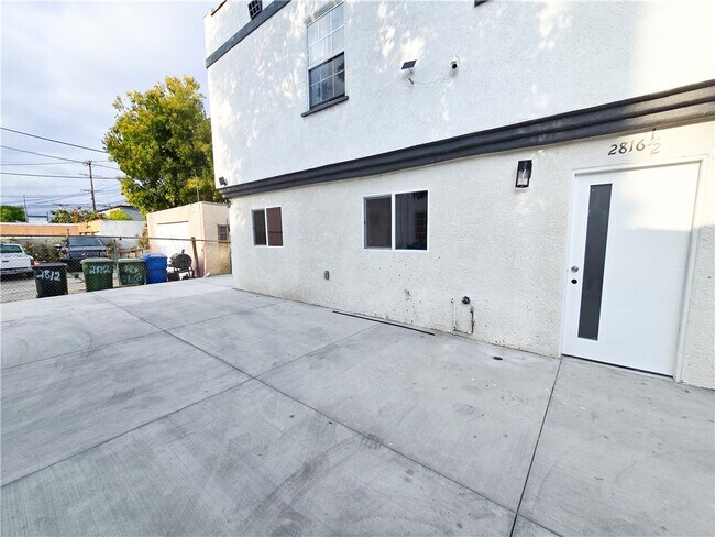 Building Photo - 2814 S Mansfield Ave