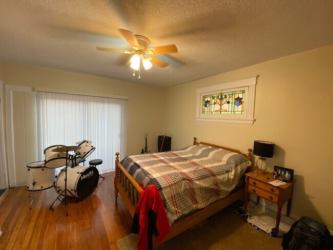 Building Photo - NT 407 Warner St NT