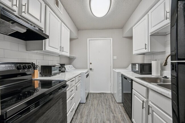 Building Photo - 2549 Thomason Cir