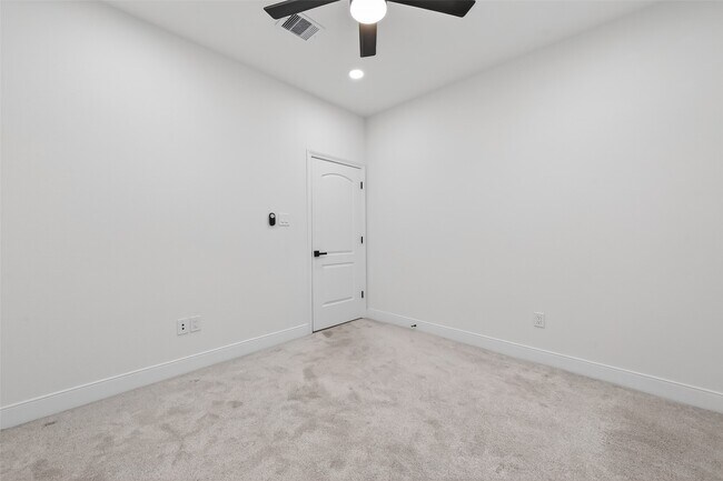 Building Photo - 6626 Highrock Rd