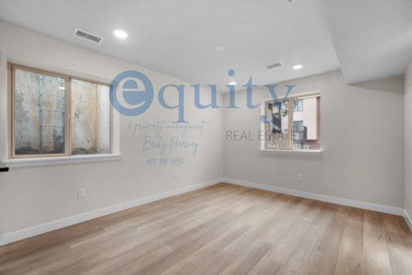 Building Photo - 1032 E 400 S