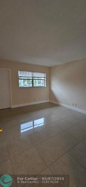 Building Photo - 3930 Crystal Lake Dr