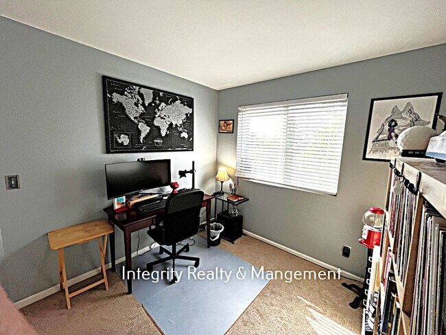 Building Photo - 4 bed 4 bath 1,954 sq ft-19151 E Garden Pl. Centennial Co 80015