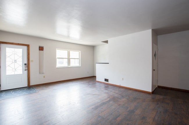 Building Photo - 2712 Sarah St