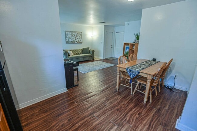 Building Photo - 809 California St