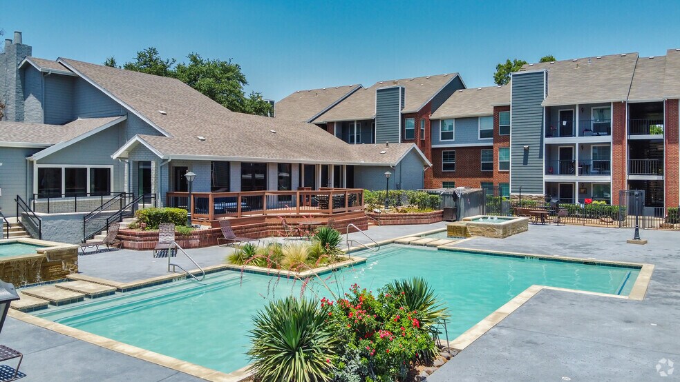 Sutton Place 18600 Dallas Pky Dallas TX 75287 Apartment Finder