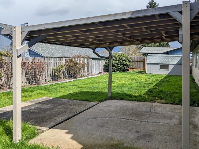 Building Photo - 1613 River Rock Dr NE