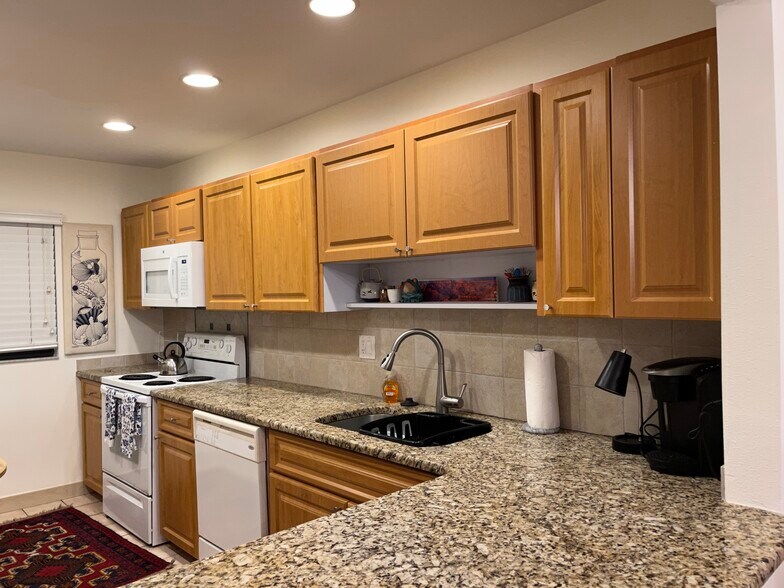 Kitchen with granite countertops - 1603 Bayhouse Point Dr