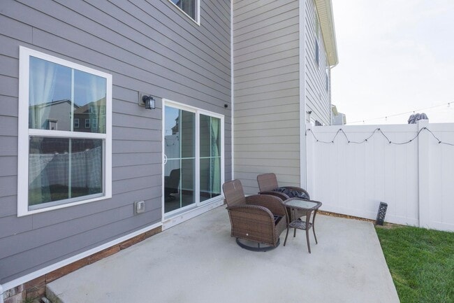 Building Photo - 247 Pryor Dr