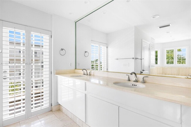 Building Photo - 1415 Sunset Harbour Dr