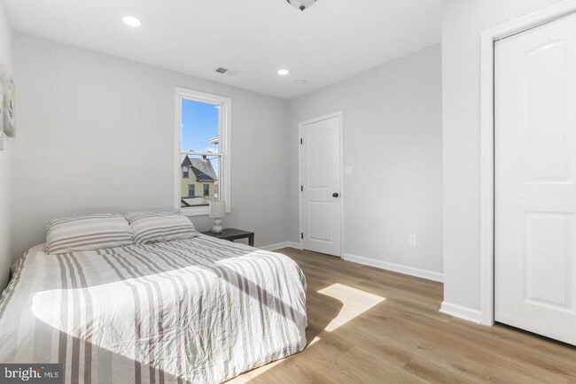 Building Photo - 6613 Fairmount Ave